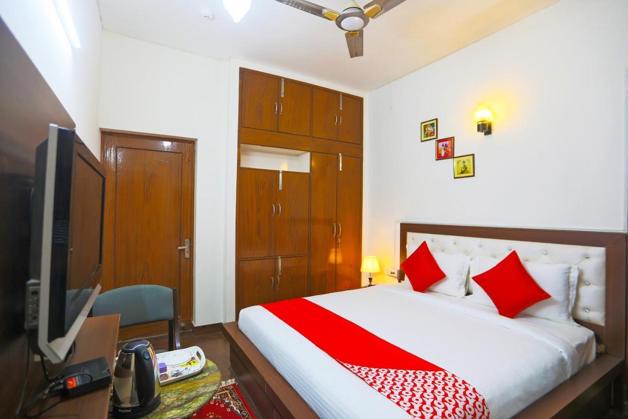 Oyo 62702 Golden Home Stay Nuova Delhi Esterno foto