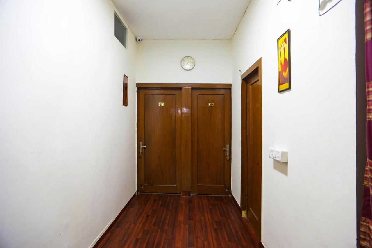 Oyo 62702 Golden Home Stay Nuova Delhi Esterno foto