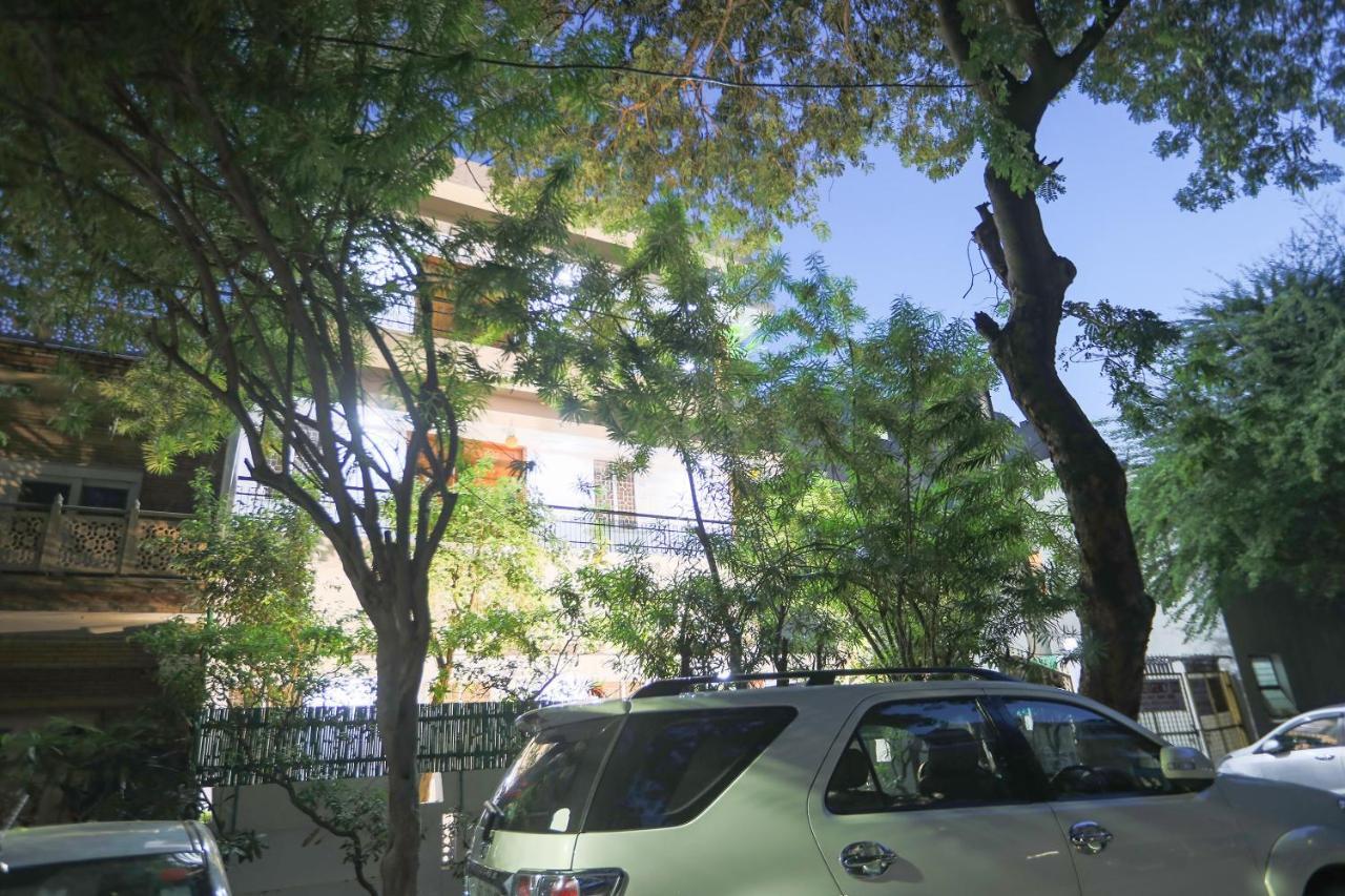Oyo 62702 Golden Home Stay Nuova Delhi Esterno foto