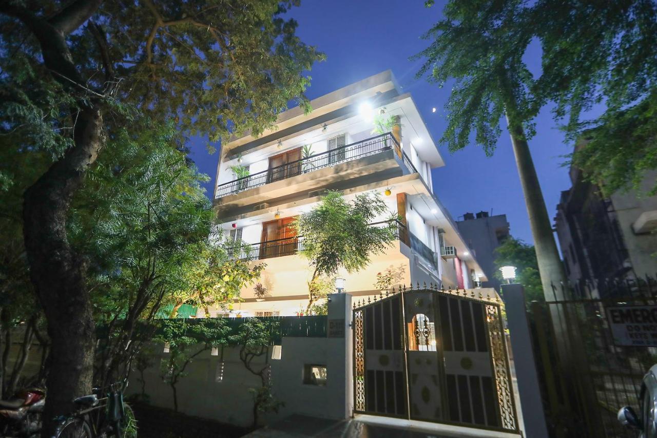 Oyo 62702 Golden Home Stay Nuova Delhi Esterno foto
