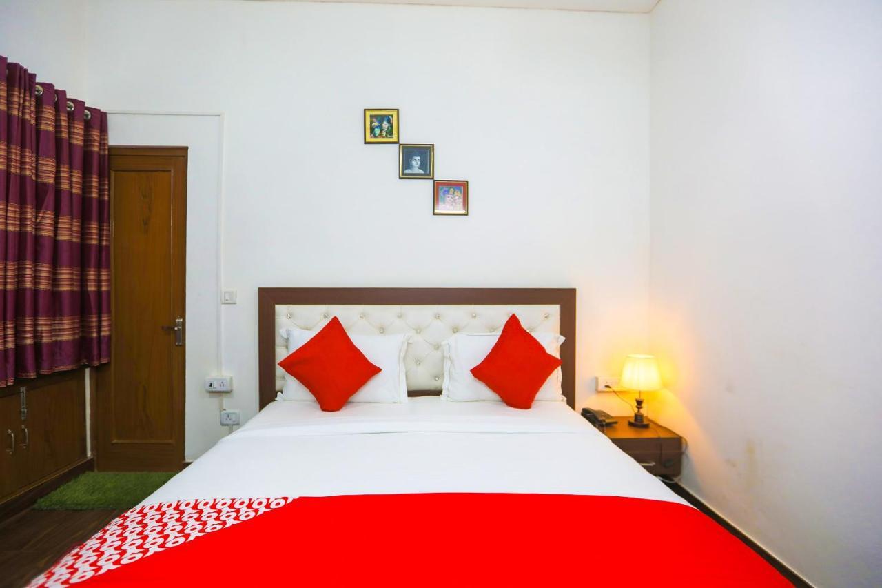 Oyo 62702 Golden Home Stay Nuova Delhi Esterno foto