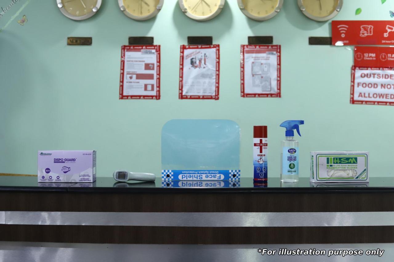 Oyo 62702 Golden Home Stay Nuova Delhi Esterno foto