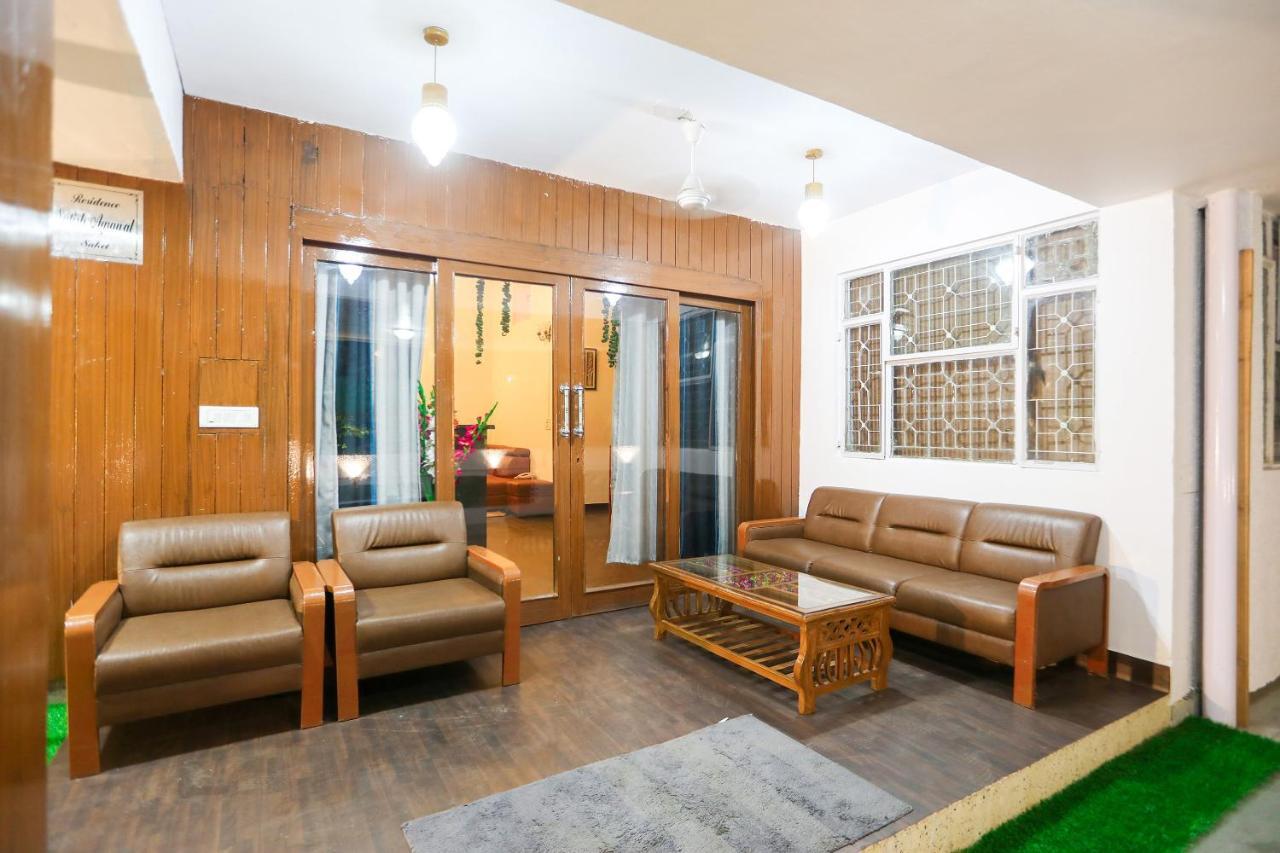 Oyo 62702 Golden Home Stay Nuova Delhi Esterno foto